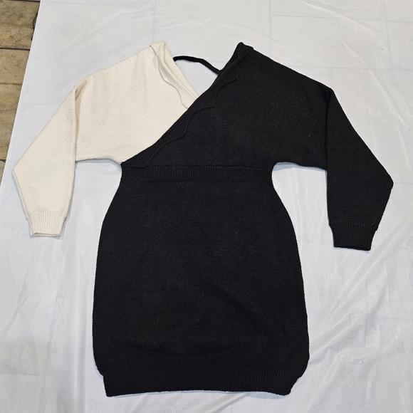 Mini long sleeves dress. Size M - Picture 2 of 4